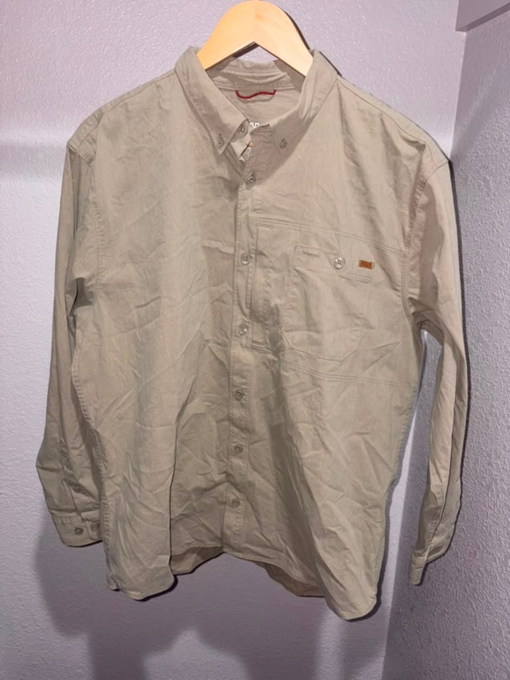 Ag Adriano Goldschmied Men's Long Sleeve Button-Down Shirt in Light Khaki